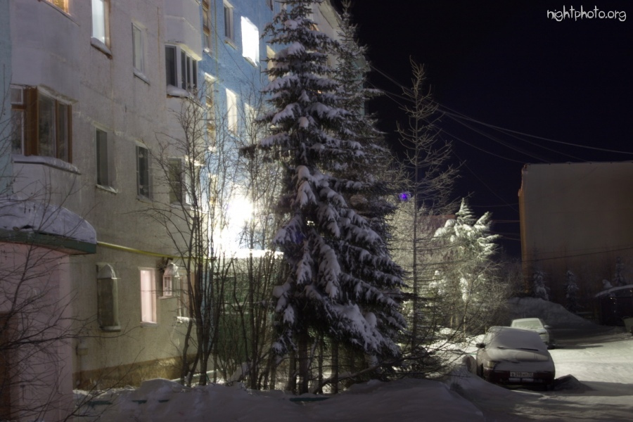 Россия - Пангоды  У подъезда