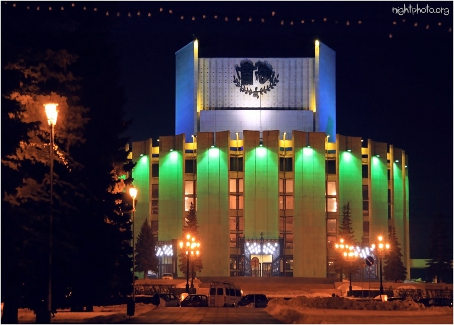 Челябинск - Драмтеатр, ночь
