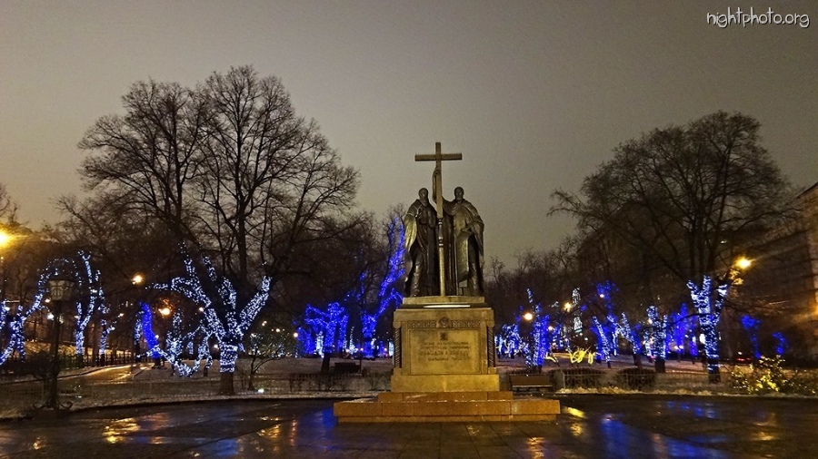 Москва - Памятник Кириллу и Мефодию