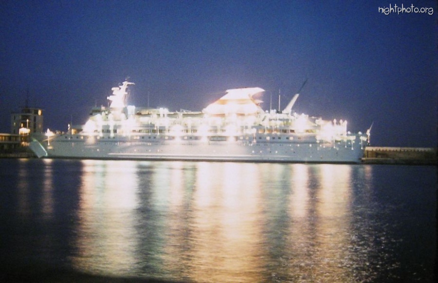 Ялта - Теплоход  Черноморского морского пароходства 