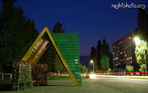 Кузнецовск - Остановка. Вид ночью.