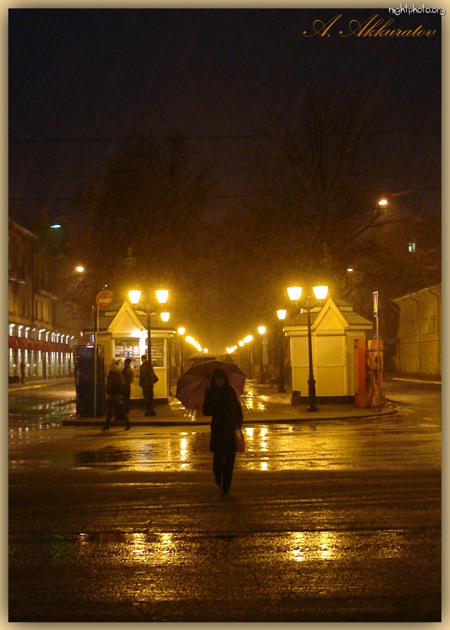 Кострома - Девушка и зонт.
