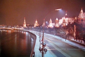 Москва - Москва. Набережная у Кремля.