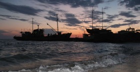 Бердянск - Сейнер у причала.