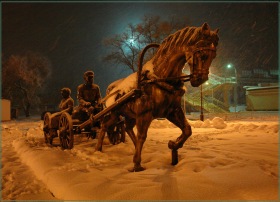 Биробиджан - Памятник переселенцам - первостроителям города.